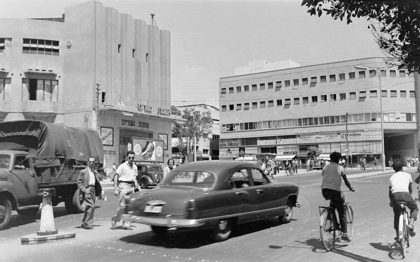 Car on Mugrabi Square