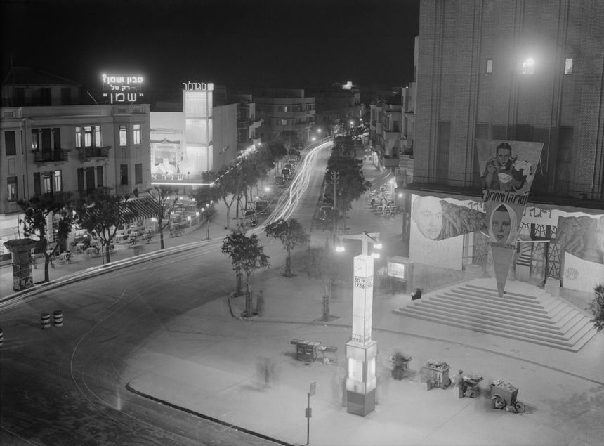 Mugrabi Cinema by Night